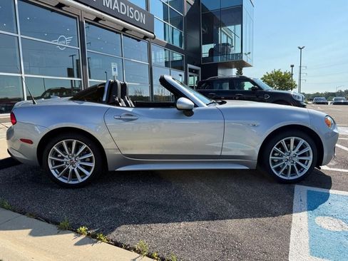 Used 2020 FIAT 124 Spider Lusso w/ Convenience Group RWD image 2