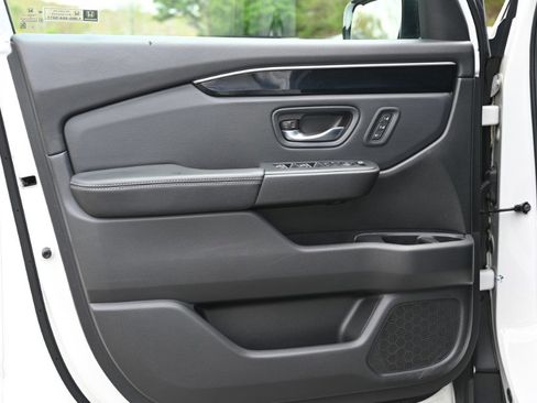 Used 2025 Honda Pilot EX-L image 20
