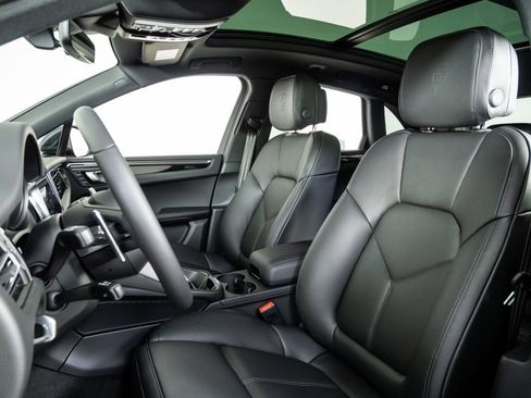 New 2026 Porsche Macan image 5