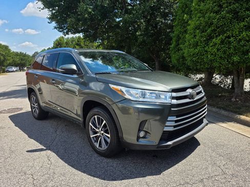 Used 2018 Toyota Highlander XLE FWD image 7