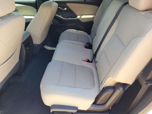 Used 2023 Chevrolet Traverse LS image 14