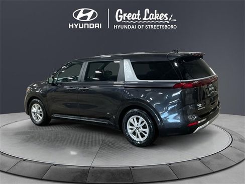 Used 2024 Kia Carnival LX image 3