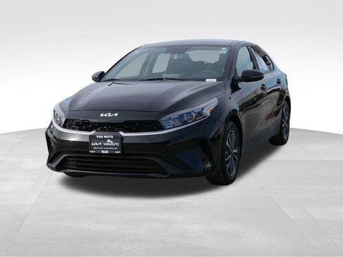 Used 2023 Kia Forte LXS w/ LXS Technology Package image 6