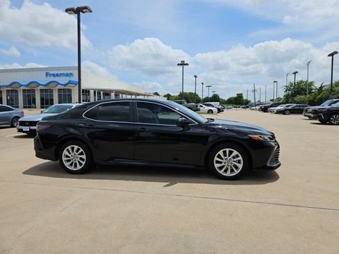 Used 2024 Toyota Camry LE FWD image 4