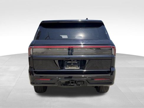 Used 2025 Lincoln Navigator Reserve AWD/4WD image 9