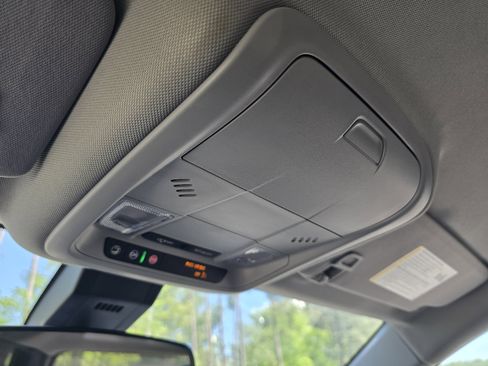 Used 2020 Chevrolet Equinox LT w/ LPO, Floor Liner Package FWD image 23