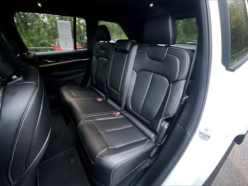 New 2025 Jeep Grand Cherokee Limited image 10