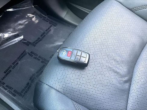 Used 2025 Toyota Sienna Limited AWD/4WD image 15