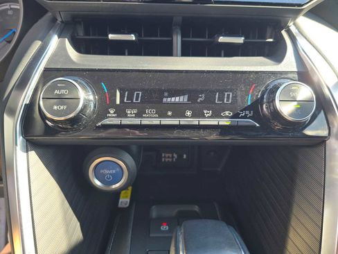 Used 2021 Toyota Venza XLE image 29