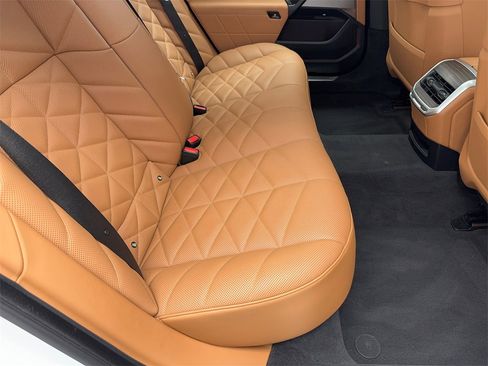 Used 2023 BMW 740i image 46