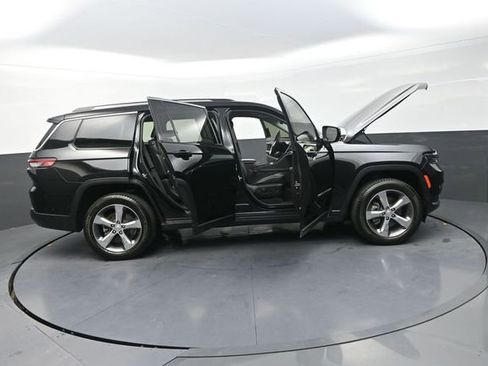 Used 2022 Jeep Grand Cherokee L Limited AWD/4WD image 37