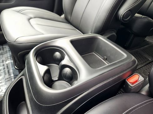 New 2025 Chrysler Pacifica Select image 20