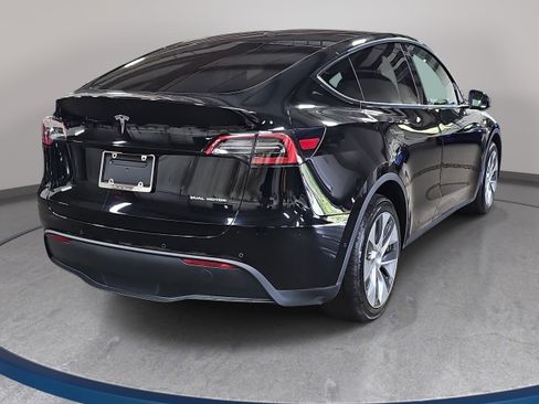 Used 2022 Tesla Model Y Long Range AWD/4WD image 5