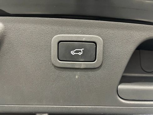 Used 2018 Jaguar E-PACE S image 38