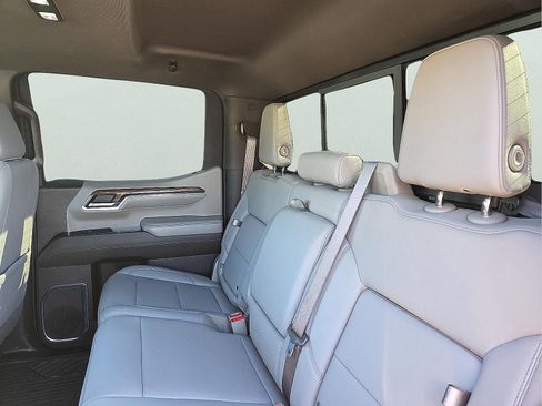 Used 2024 Chevrolet Silverado 1500 LT Trail Boss w/ LT Trail Boss Premium Package image 10