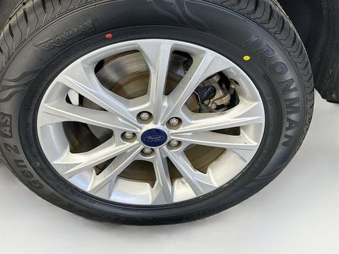 Used 2019 Ford Escape SE image 11