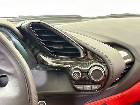 Used 2018 Ferrari 488 GTB image 21