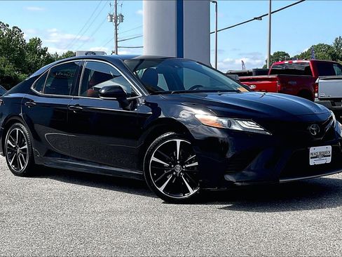 Used 2019 Toyota Camry XSE w/ Navigation Package FWD image 1