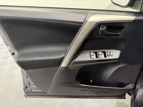 Used 2014 Toyota RAV4 LE image 9