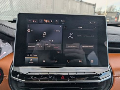 Used 2024 Jeep Compass Limited image 15