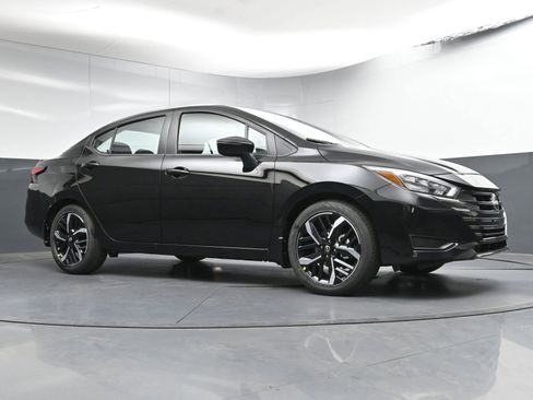 New 2025 Nissan Versa SR w/ Trunk Package FWD image 22