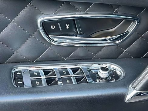 Used 2017 Bentley Bentayga image 22
