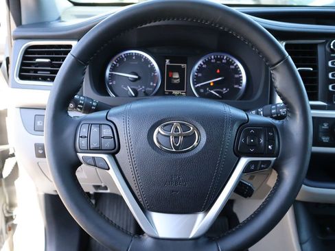 Used 2018 Toyota Highlander Limited Platinum AWD/4WD image 30
