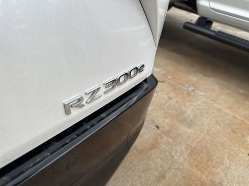 Used 2024 Lexus RZ 300e Premium w/ Technology Package image 17