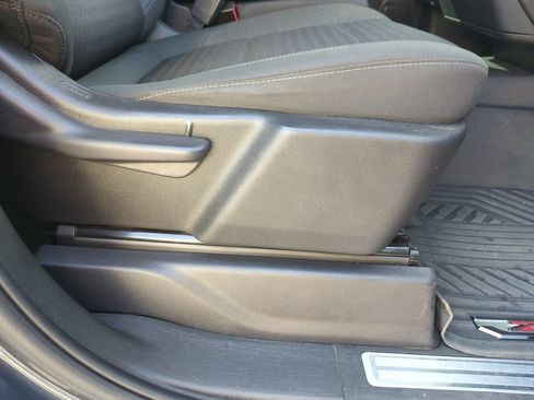 Used 2022 Chevrolet Silverado 1500 LT AWD/4WD image 35