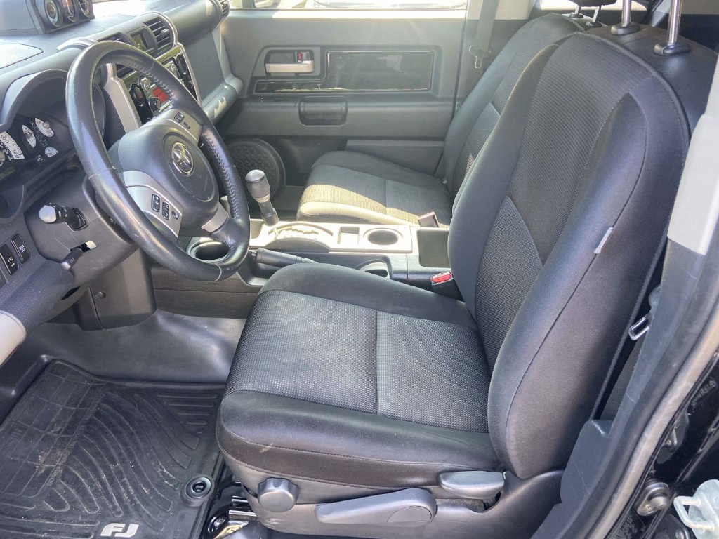 Used 2014 Toyota FJ Cruiser 4WD w/ Upgrade Package image 12
