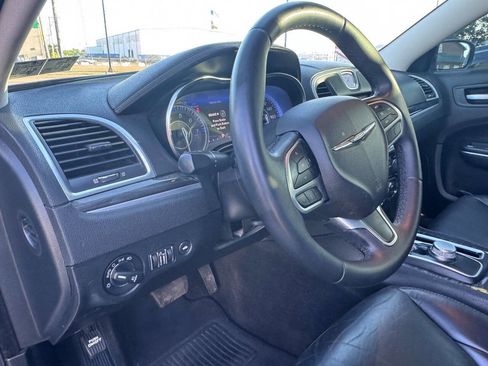 Used 2018 Chrysler 300 Touring w/ Touring-L Group AWD/4WD image 17