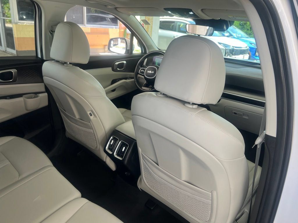 Certified 2024 Kia Sorento S w/ Panoramic Sunroof Package FWD image 15