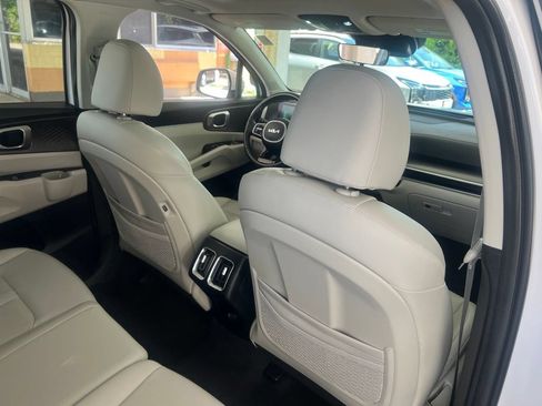 Certified 2024 Kia Sorento S w/ Panoramic Sunroof Package FWD image 15