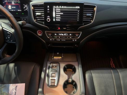 Used 2025 Honda Passport TrailSport image 15