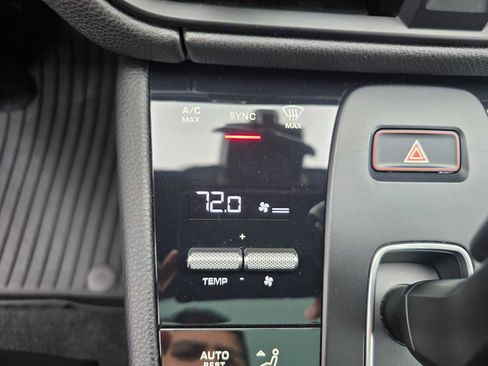 Used 2022 Porsche Macan image 28