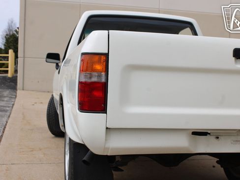 Used 1993 Toyota Pickup 2WD Regular Cab image 35