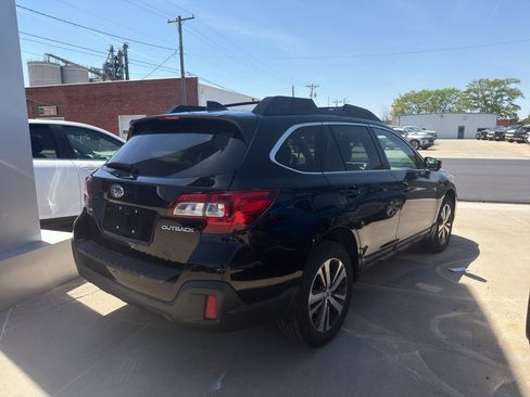 Used 2018 Subaru Outback 2.5i Limited AWD/4WD image 3