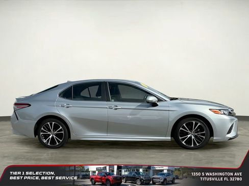 Used 2019 Toyota Camry SE FWD image 8