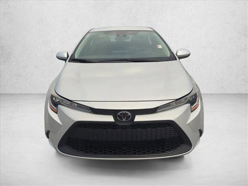 Used 2022 Toyota Corolla LE FWD image 2