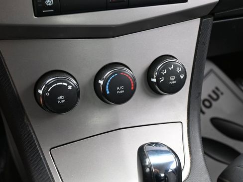 Used 2010 Chrysler Sebring Limited FWD image 22