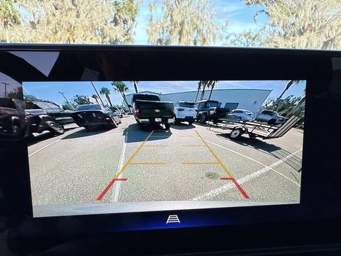 Used 2025 Chevrolet Trax LT w/ Driver Confidence Package image 24