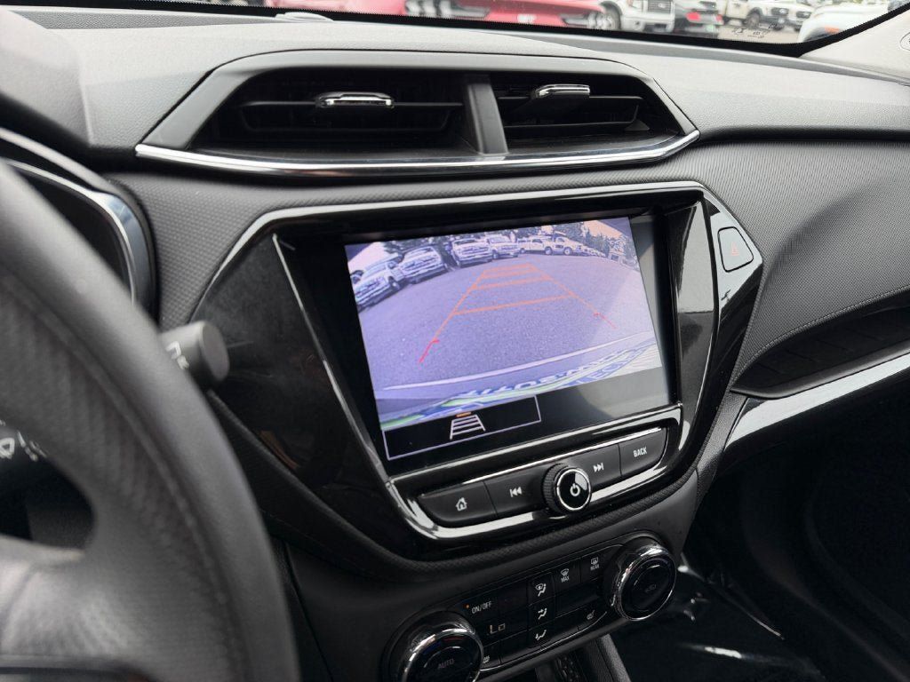 Used 2022 Chevrolet TrailBlazer LT w/ Convenience Package FWD image 18
