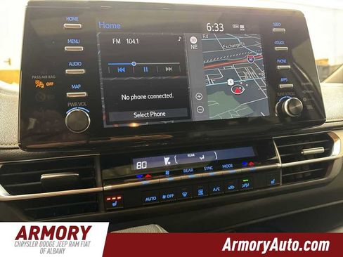 Used 2022 Toyota Sienna XLE Woodland Edition image 16