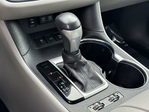 Used 2019 Toyota Highlander Limited image 32