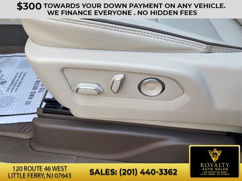 Used 2021 GMC Yukon XL Denali w/ Denali Premium Package image 28