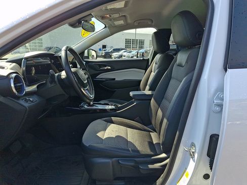 Certified 2024 Chevrolet Trax LT w/ Driver Confidence Package FWD image 13