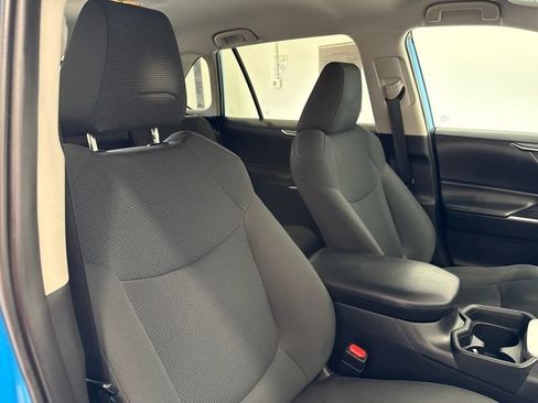 Used 2019 Toyota RAV4 LE w/ Carpet Mat Package AWD/4WD image 13