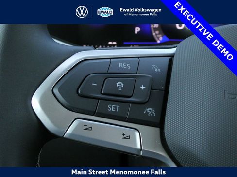 New 2025 Volkswagen Taos SE image 11