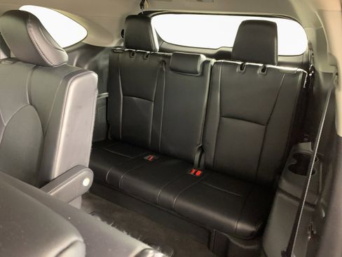 Used 2023 Toyota Highlander Limited image 35