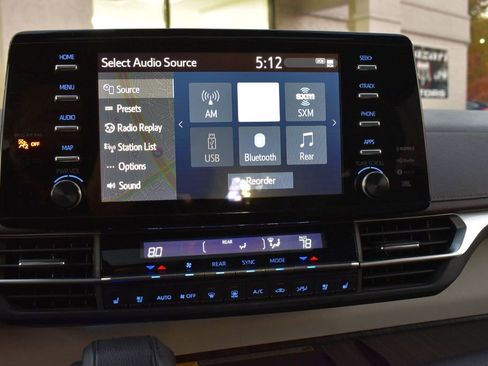 Used 2022 Toyota Sienna Platinum image 36